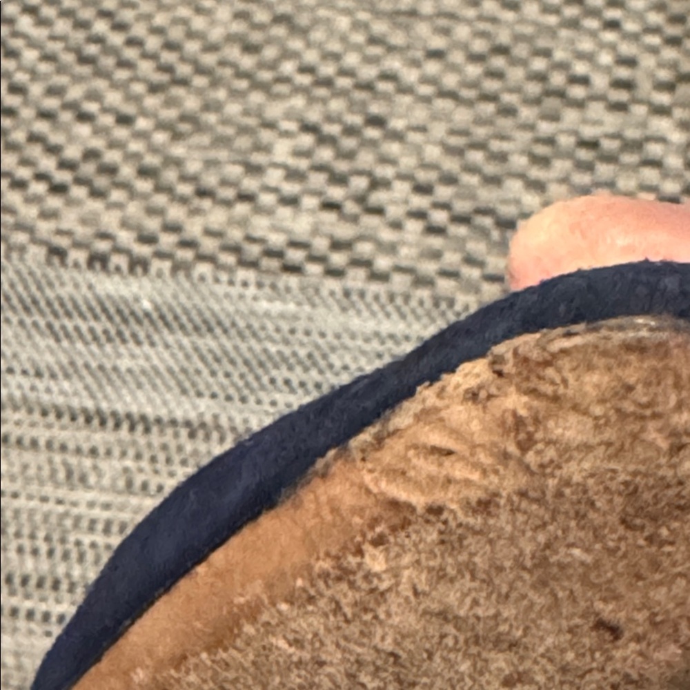 Manolo Blahnik Lista low healed suede pumps - Picture 16 of 16